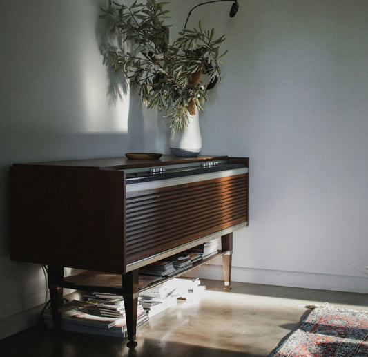 Vintage Turntable Stand: The Best of Both Worlds: Beauty and Utility